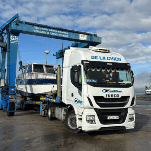 GONDOLA AK CARGADA CON BARCO 1