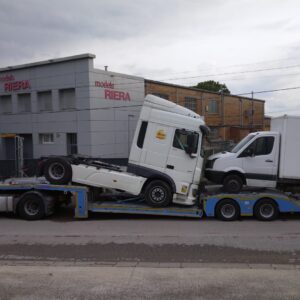 GONDOLA AK CARGADA CON CABEZA TRACTORA Y CARROZADO