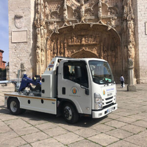 GRUA PALAS VALLADOLID EN PUERTA IGLESIA