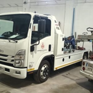 GRUA VALENCIA APARCADA EN BASE