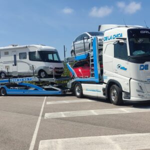 VOLVO AERO 333 CARGADO CON AUTOCARAVANA